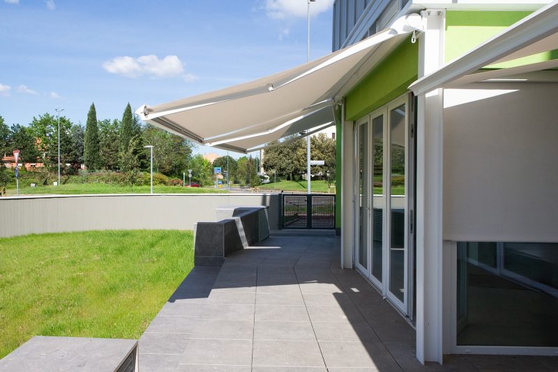 Toldos para jardines elegantes